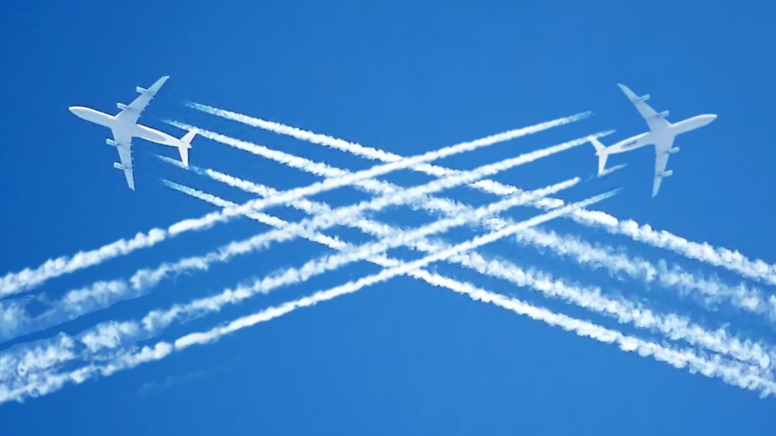 Experts Divided on Contrails Strategy